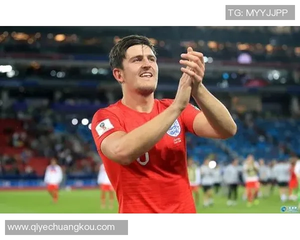 棱角分明的足球明星展现激情与实力的完美结合